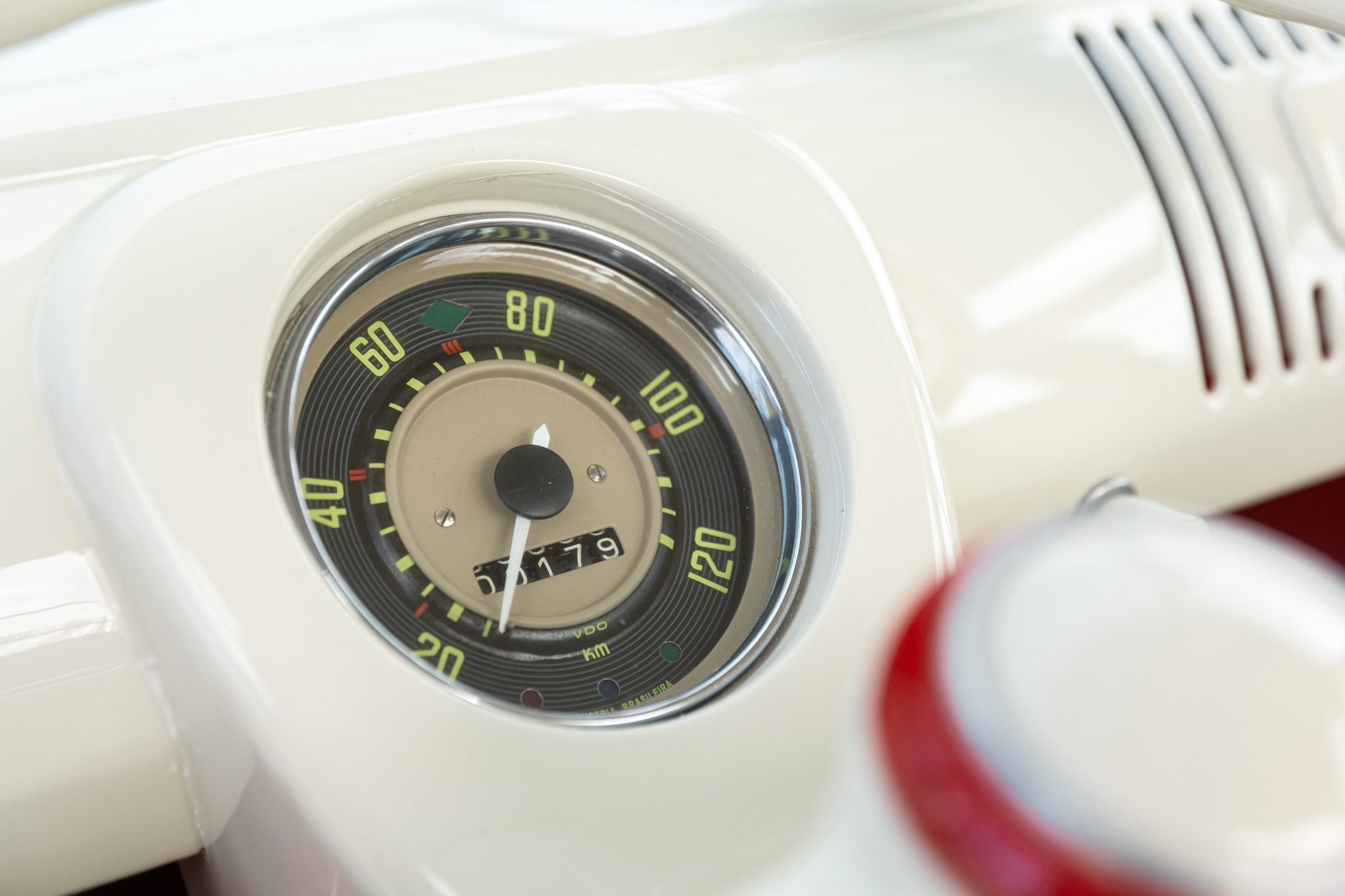 Red-White-Kombi-Speedometer